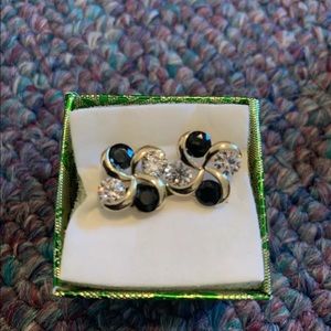 Vintage Clasp Earrings Black Gold Diamond